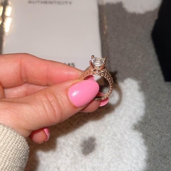 Engagement ring - Picture 3 of 6